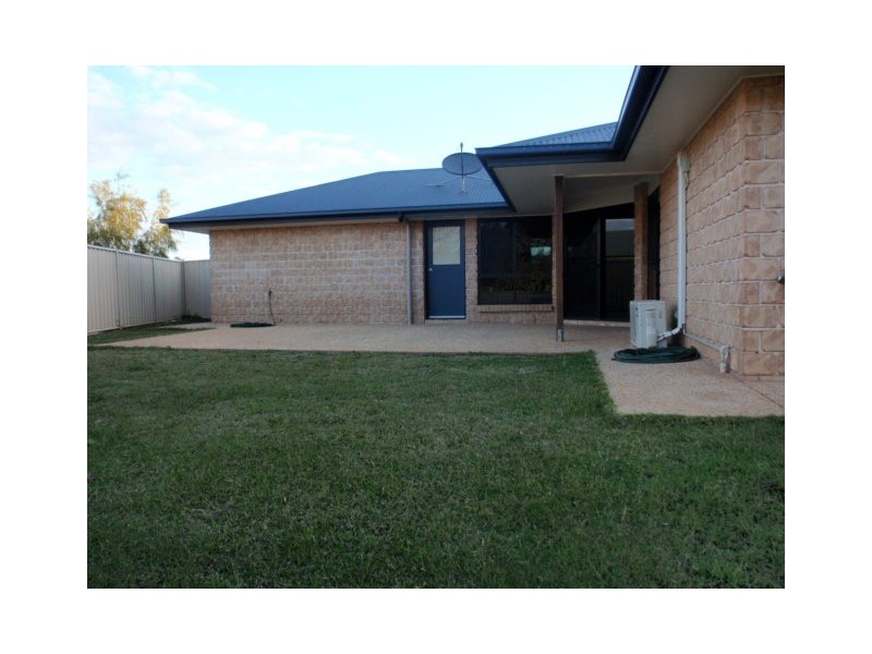 11 Chandon Court, Emerald QLD 4720