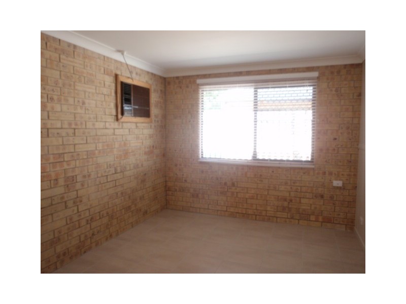 2/41 Baker Street, Emerald QLD 4720