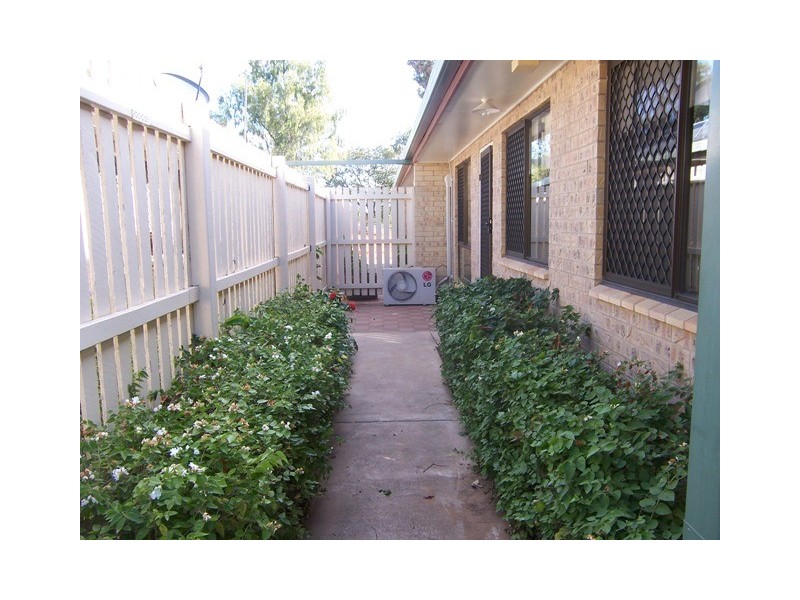 2/41 Baker Street, Emerald QLD 4720