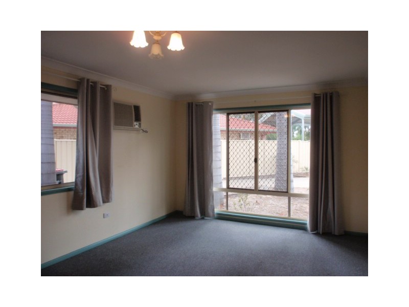 2/12 Kookaburra Court, Emerald QLD 4720