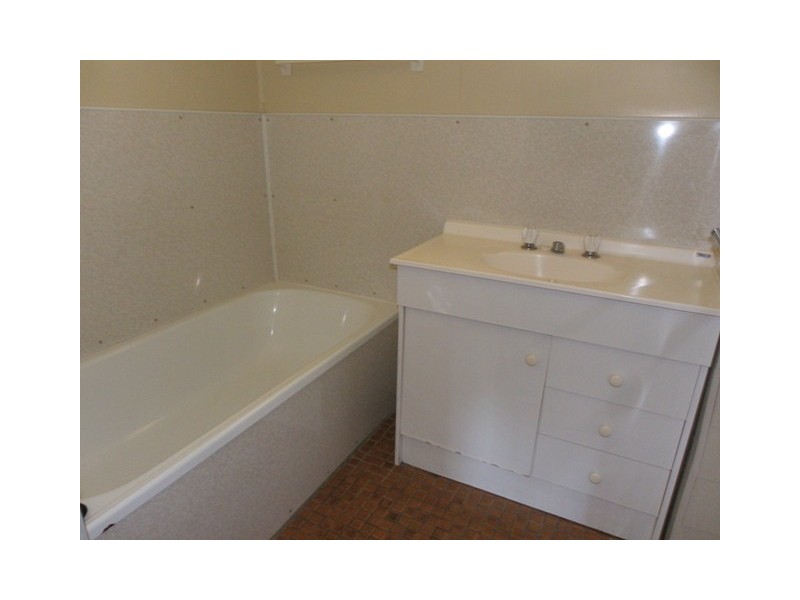 109 Harris Street, Emerald QLD 4720