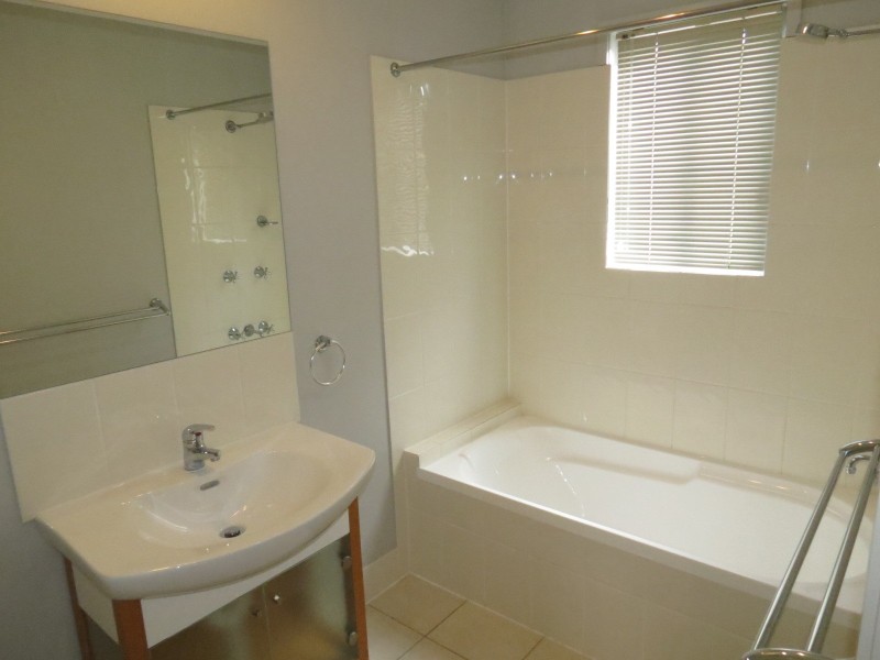 16A Mayfair Drive, Emerald QLD 4720
