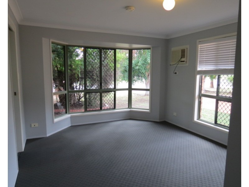 1 Kurrajong Close, Emerald QLD 4720