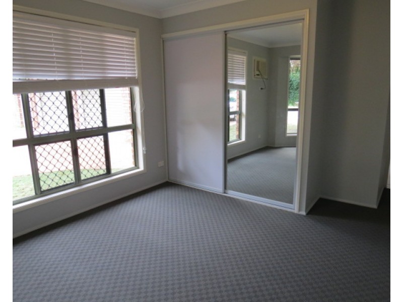 1 Kurrajong Close, Emerald QLD 4720