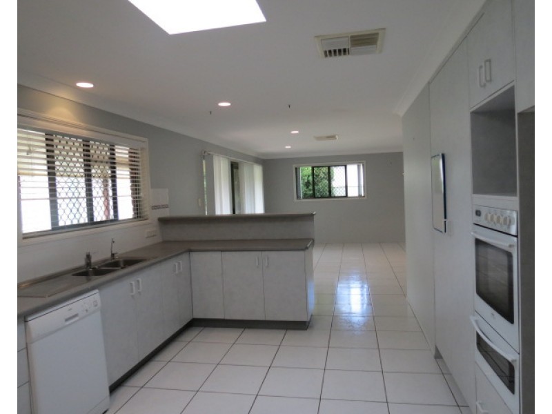1 Kurrajong Close, Emerald QLD 4720