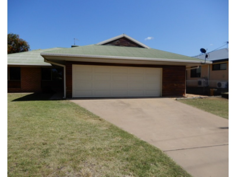 39 Crinum Crescent, Emerald QLD 4720