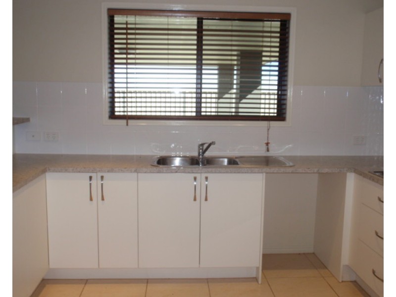 14 Pressler Road, Emerald QLD 4720