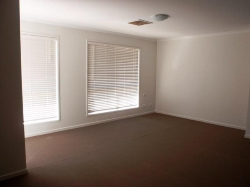 105 Roberts Street, Emerald QLD 4720