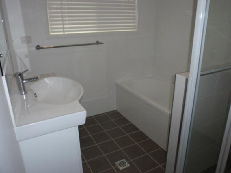 105 Roberts Street, Emerald QLD 4720