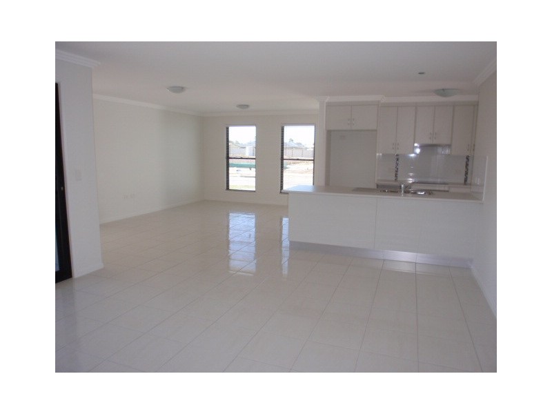 7 Newman Drive, Emerald QLD 4720