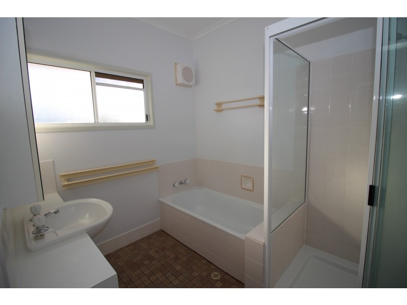 11 Roseanne Road, Emerald QLD 4720