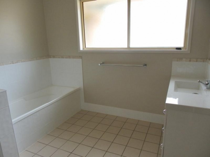 40 Riverview Street, Emerald QLD 4720