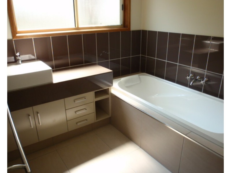 70 Staal Crescent, Emerald QLD 4720