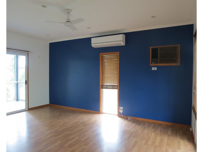 98 Moody Street, Emerald QLD 4720