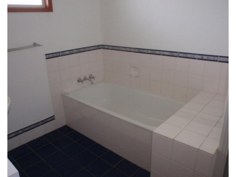 98 Moody Street, Emerald QLD 4720