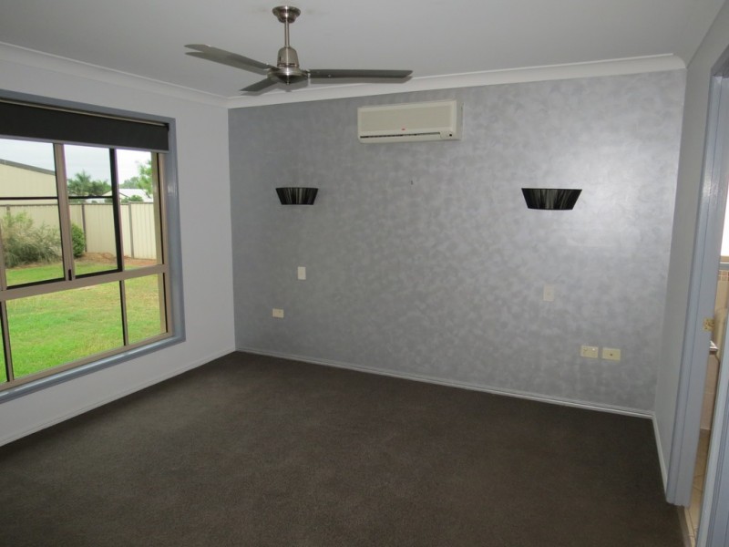 19 Callaghan Street, Emerald QLD 4720