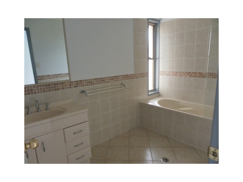 19 Callaghan Street, Emerald QLD 4720