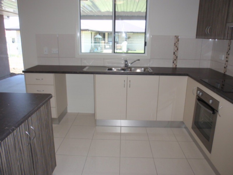 4 Scotts Peak Drive, Capella QLD 4723