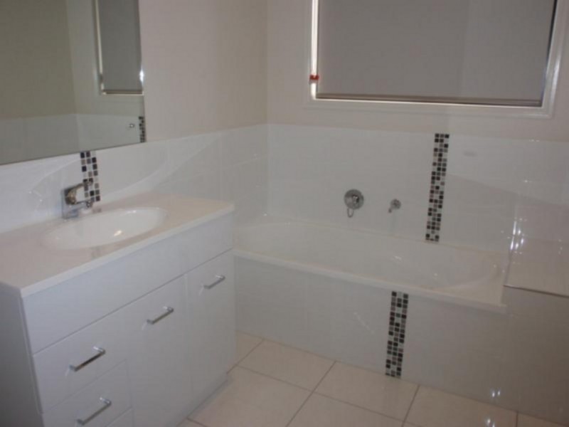 6 Eagle Street, Emerald QLD 4720