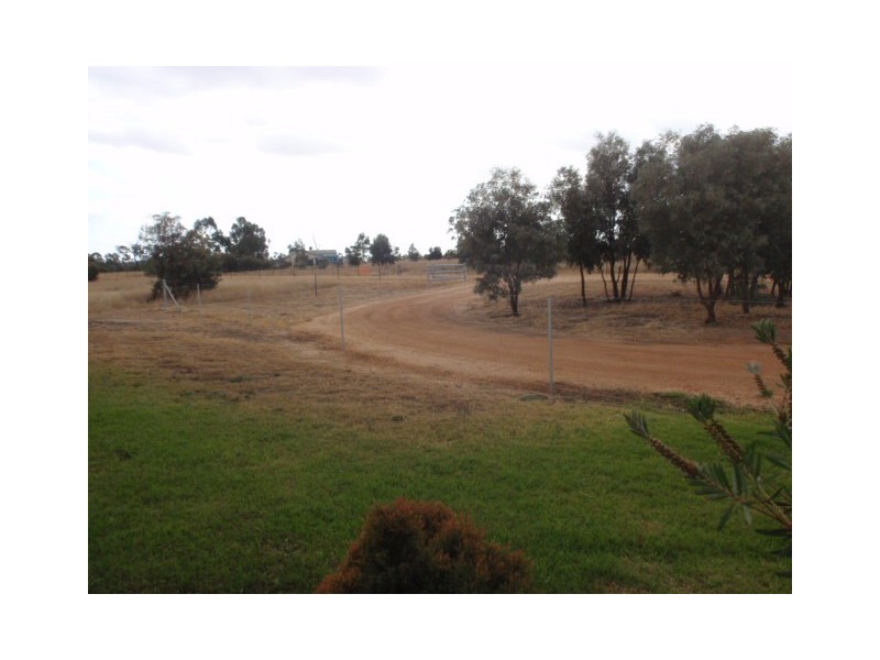 24 Glengallan Road, Emerald QLD 4720