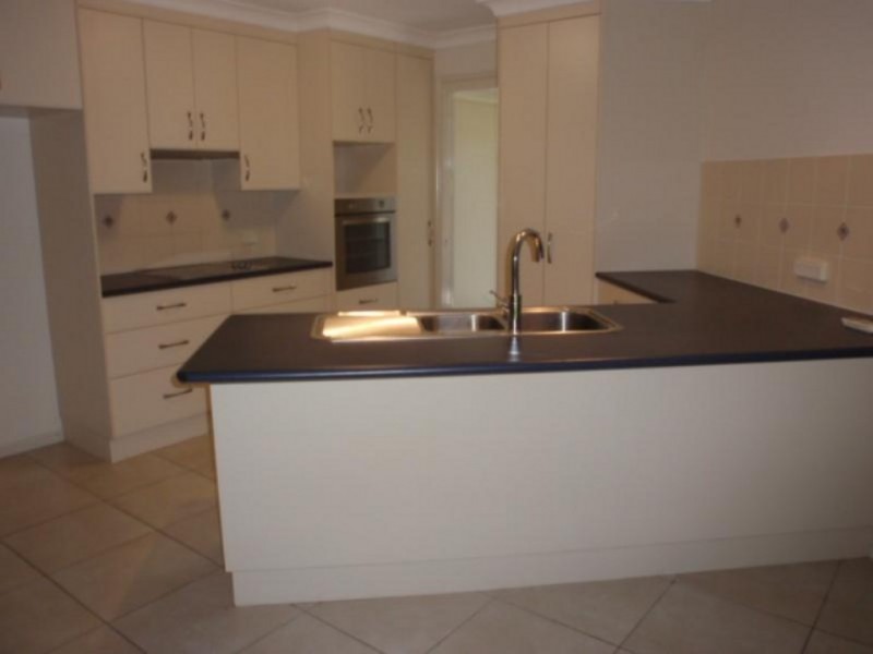 19 Roseanne Road, Emerald QLD 4720