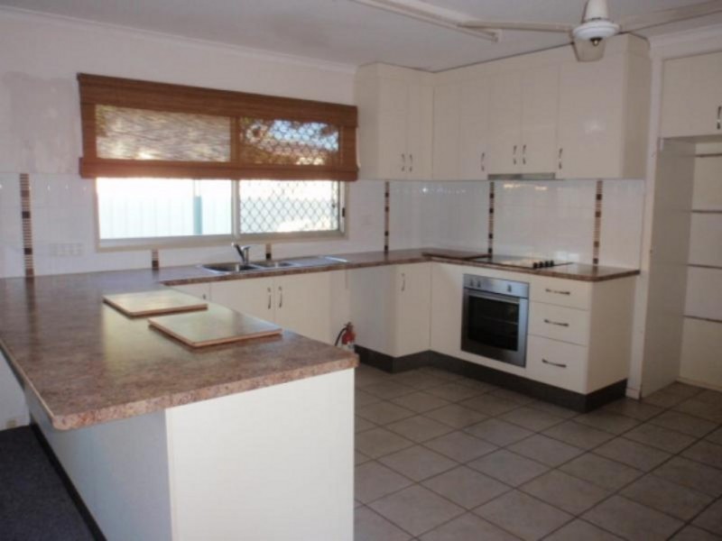 11 Carbeen Place, Emerald QLD 4720