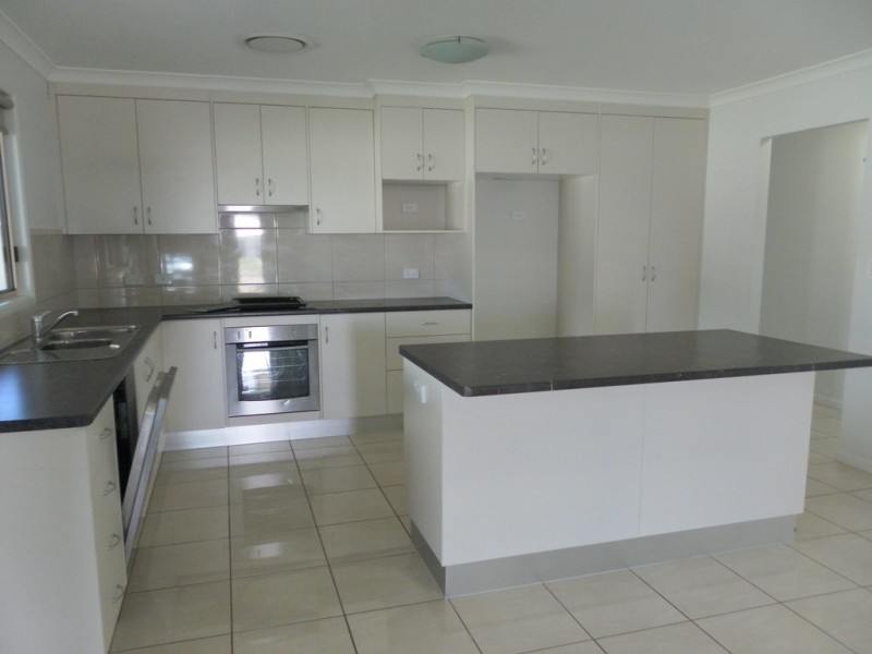 10 Singleton Court, Emerald QLD 4720