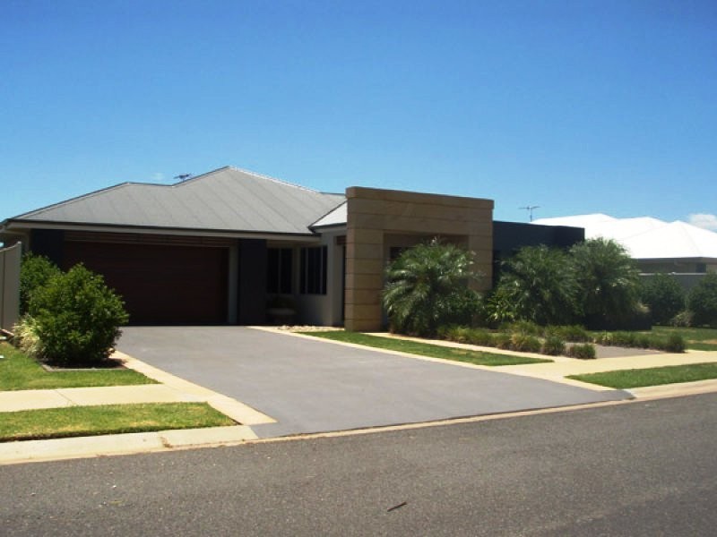 19 Coldstream Street, Emerald QLD 4720