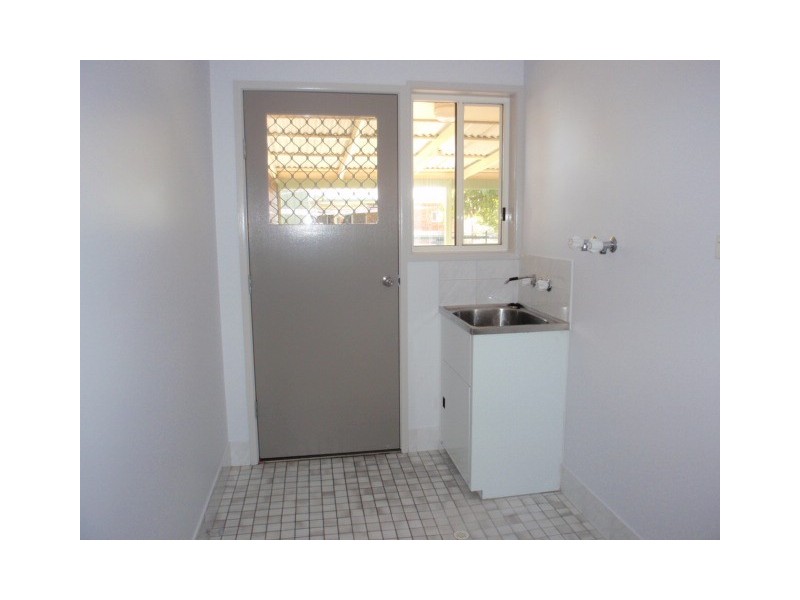 2 Barbara Crt, Emerald QLD 4720