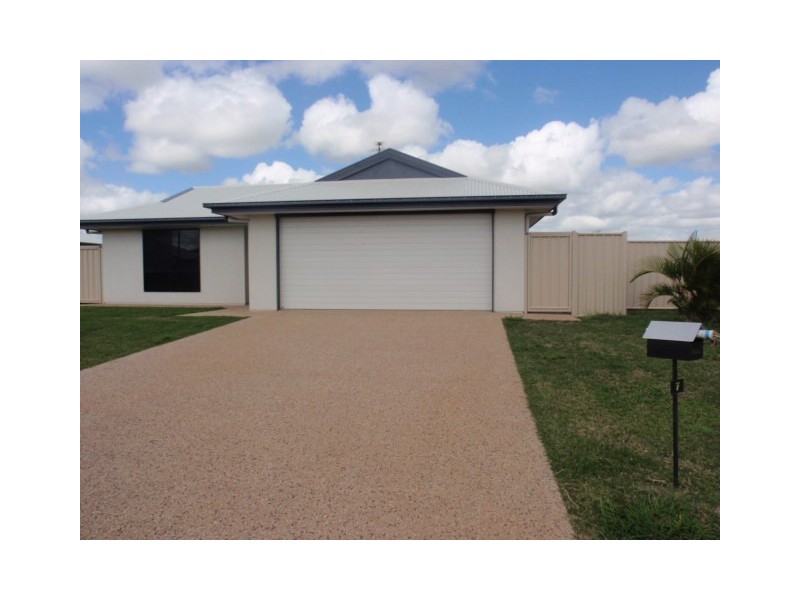 7 Eagle Street, Emerald QLD 4720
