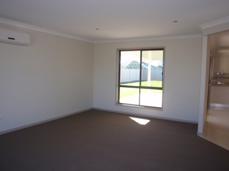 9 Wright Street, Emerald QLD 4720