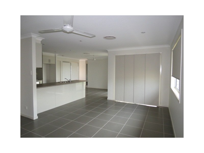 3 Ivers Place, Emerald QLD 4720