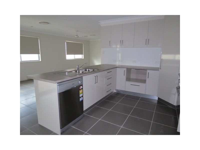 3 Ivers Place, Emerald QLD 4720