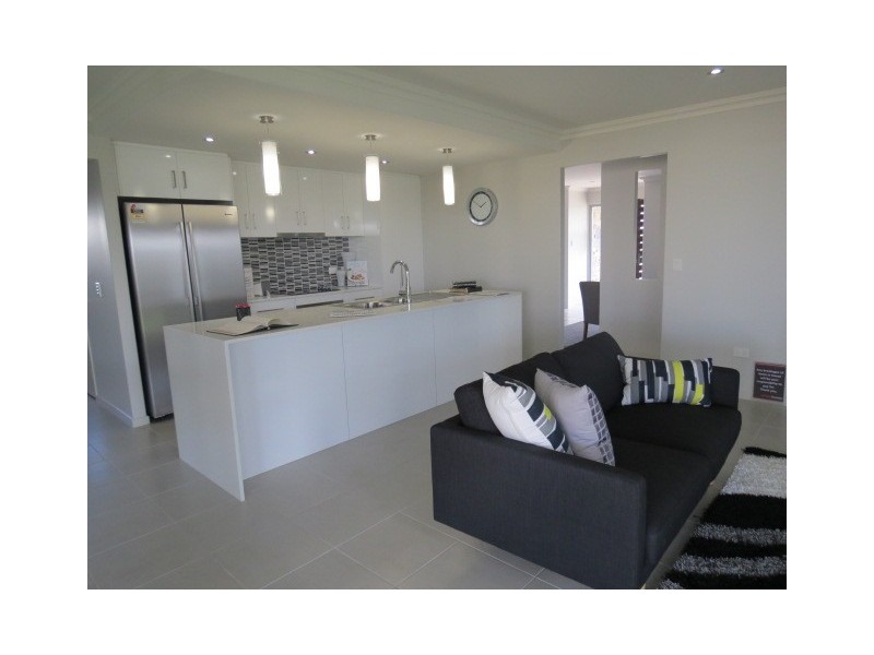 10 Easton Street, Emerald QLD 4720