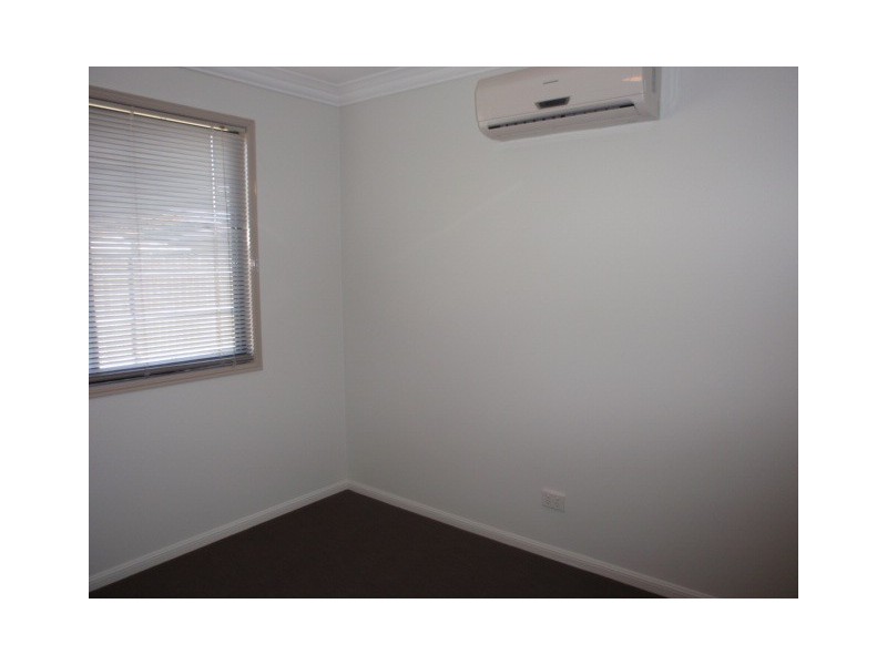 4/70 Long Street, Emerald QLD 4720