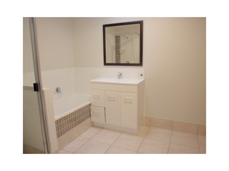 4/70 Long Street, Emerald QLD 4720