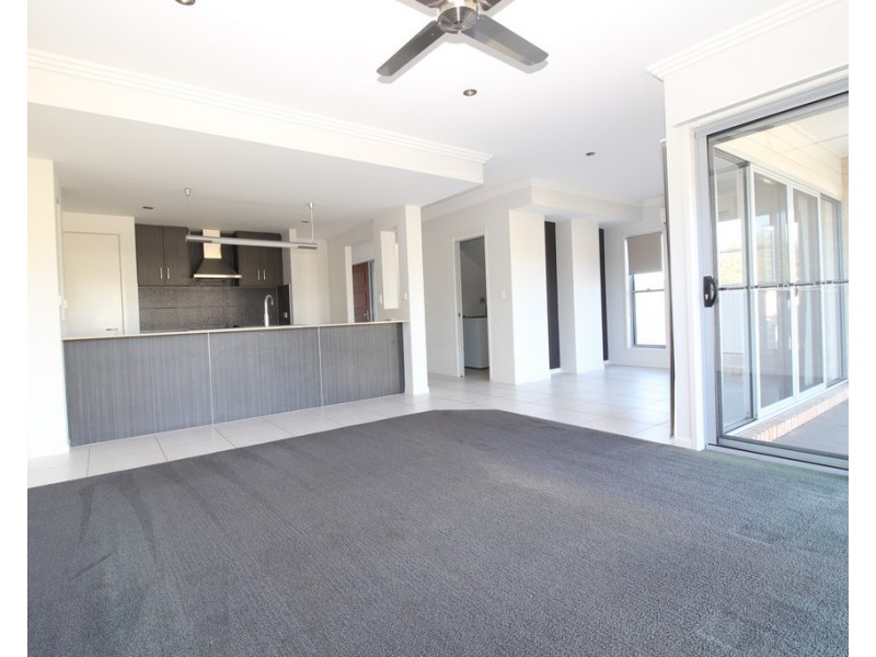 Villa 6 20/24 Mooney Crescent (The Vybe), Emerald QLD 4720