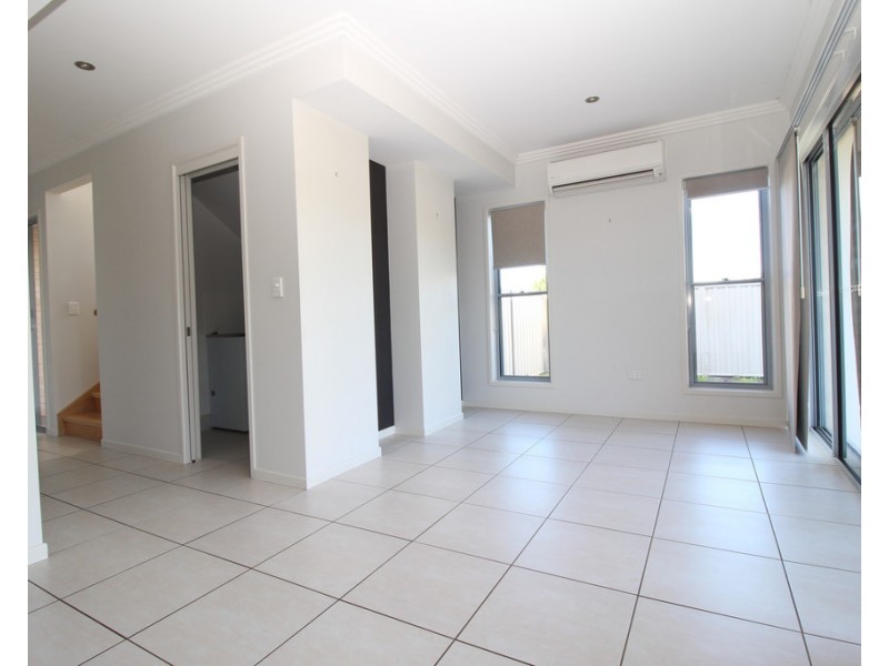 Villa 6 20/24 Mooney Crescent (The Vybe), Emerald QLD 4720