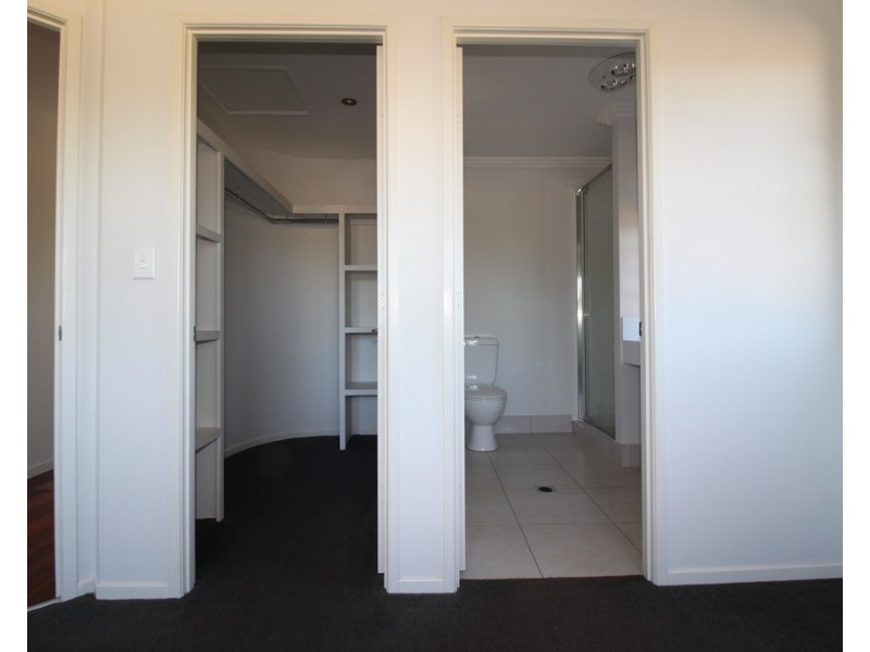 Villa 6 20/24 Mooney Crescent (The Vybe), Emerald QLD 4720