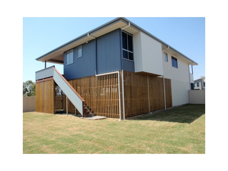 17 Ivers Place, Emerald QLD 4720