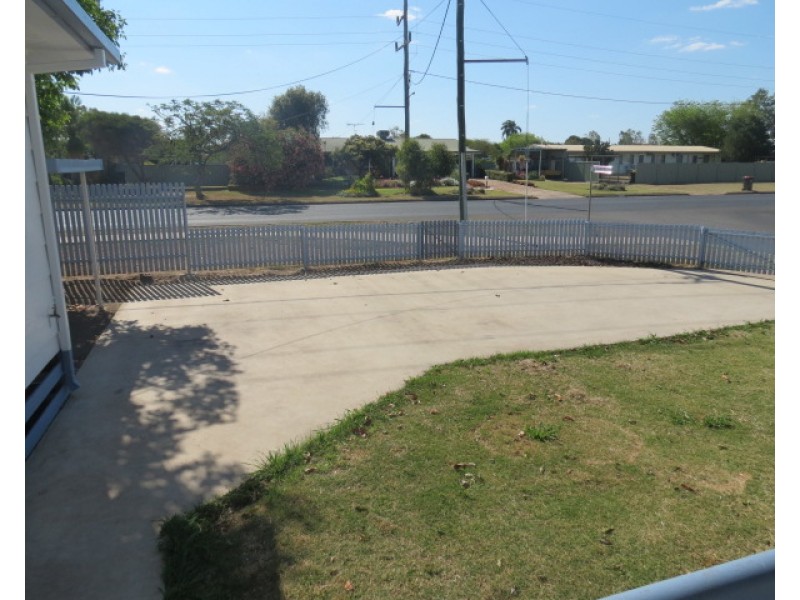 2 Round Tree Drive, Emerald QLD 4720