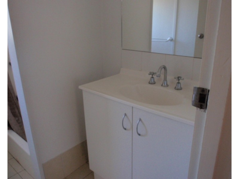 2 Round Tree Drive, Emerald QLD 4720