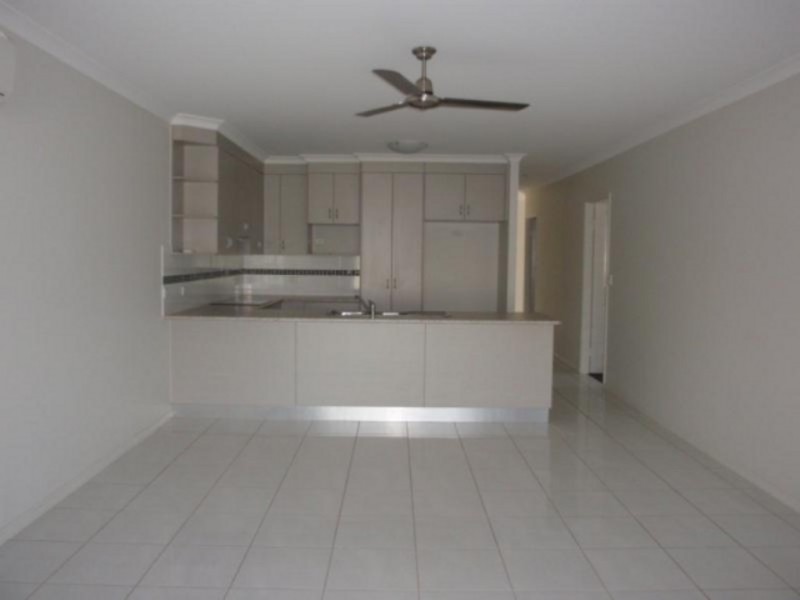 2/9 Paperbark Place, Emerald QLD 4720