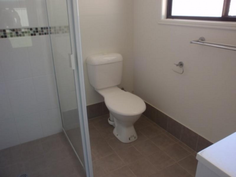 2/9 Paperbark Place, Emerald QLD 4720