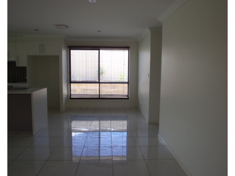 16 Pressler Road, Emerald QLD 4720