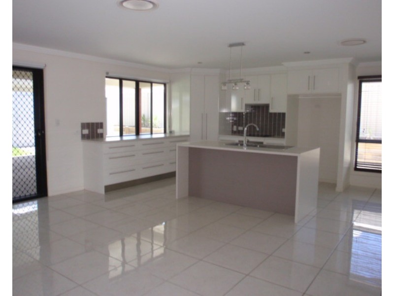 16 Pressler Road, Emerald QLD 4720