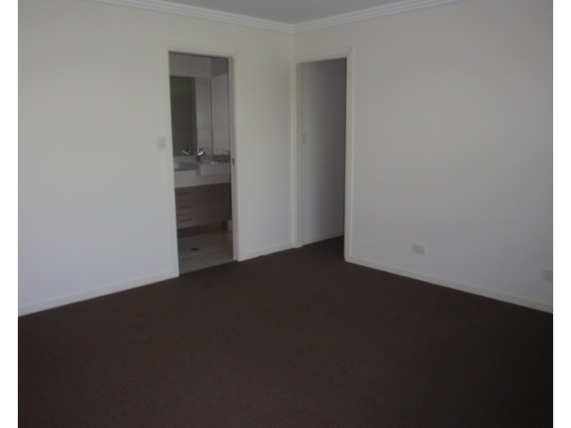 16 Pressler Road, Emerald QLD 4720