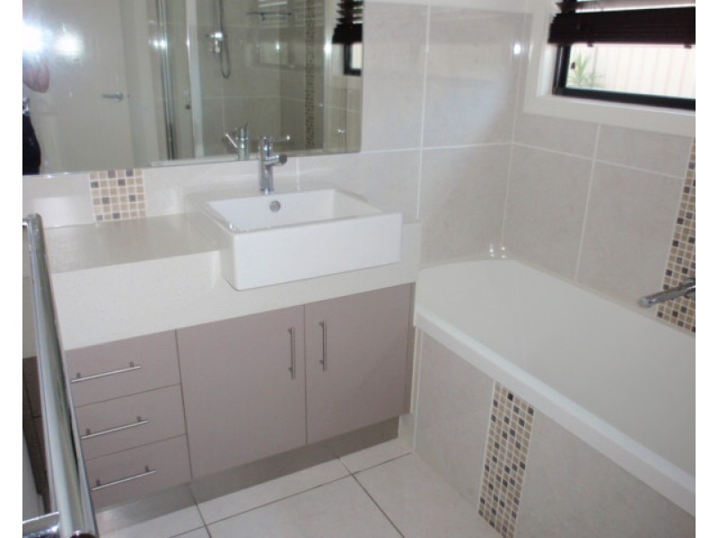 16 Pressler Road, Emerald QLD 4720