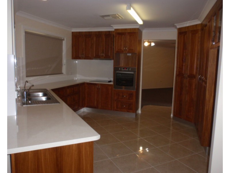 96 Baker Street, Emerald QLD 4720