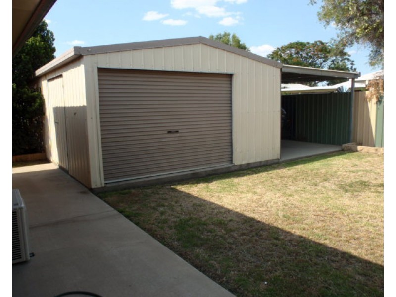 96 Baker Street, Emerald QLD 4720